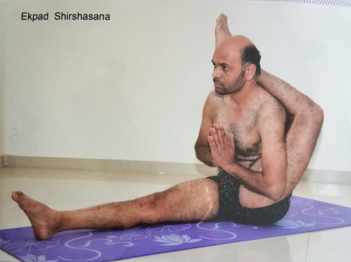 Ekpad Shirshasana